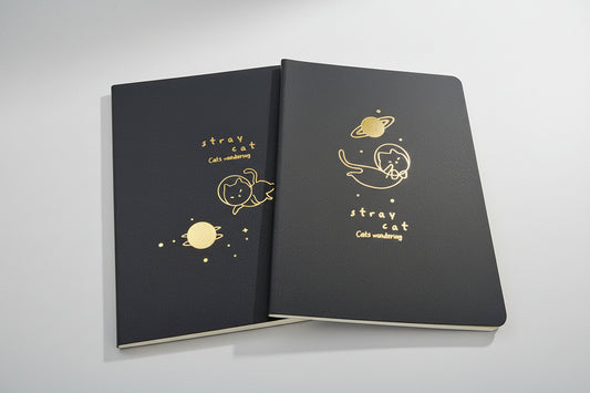 Libreta cosida negra Stray cat